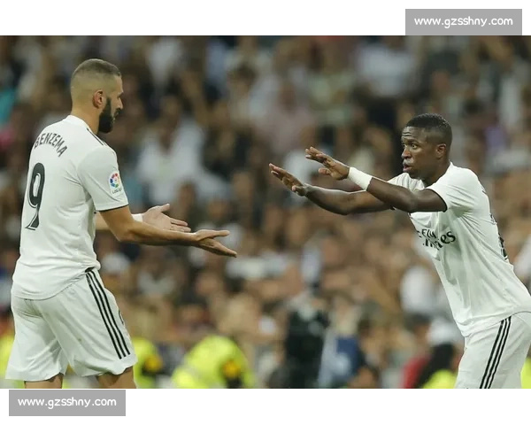 维尼修斯引爆德比闹剧：摆臭脸 + 冲冲突，皇马该卖他？